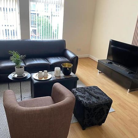 2-Bed Apartment - Sleeps 4 - Street Parking - Wifi Μάντσεστερ Εξωτερικό φωτογραφία