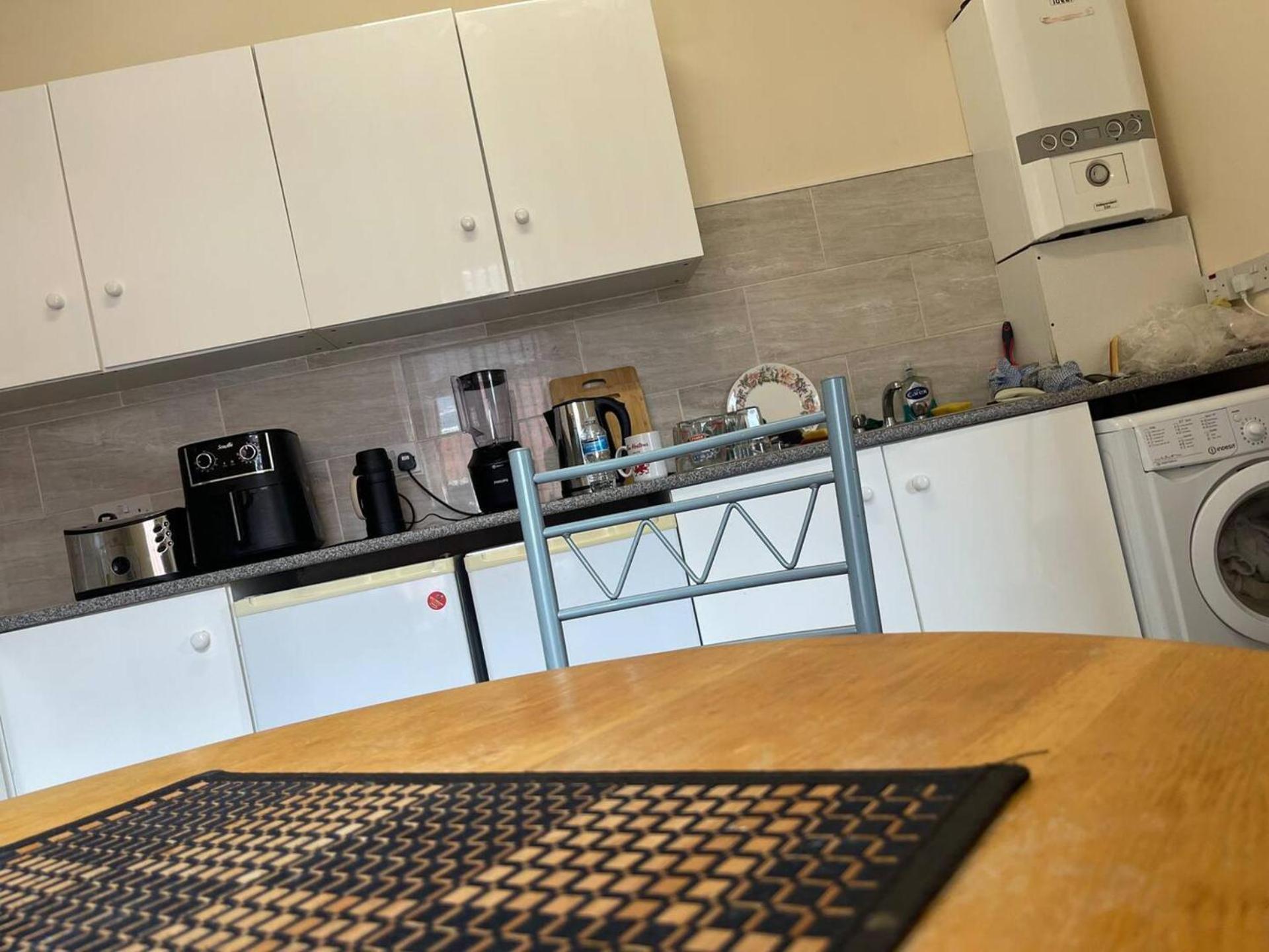2-Bed Apartment - Sleeps 4 - Street Parking - Wifi Μάντσεστερ Εξωτερικό φωτογραφία