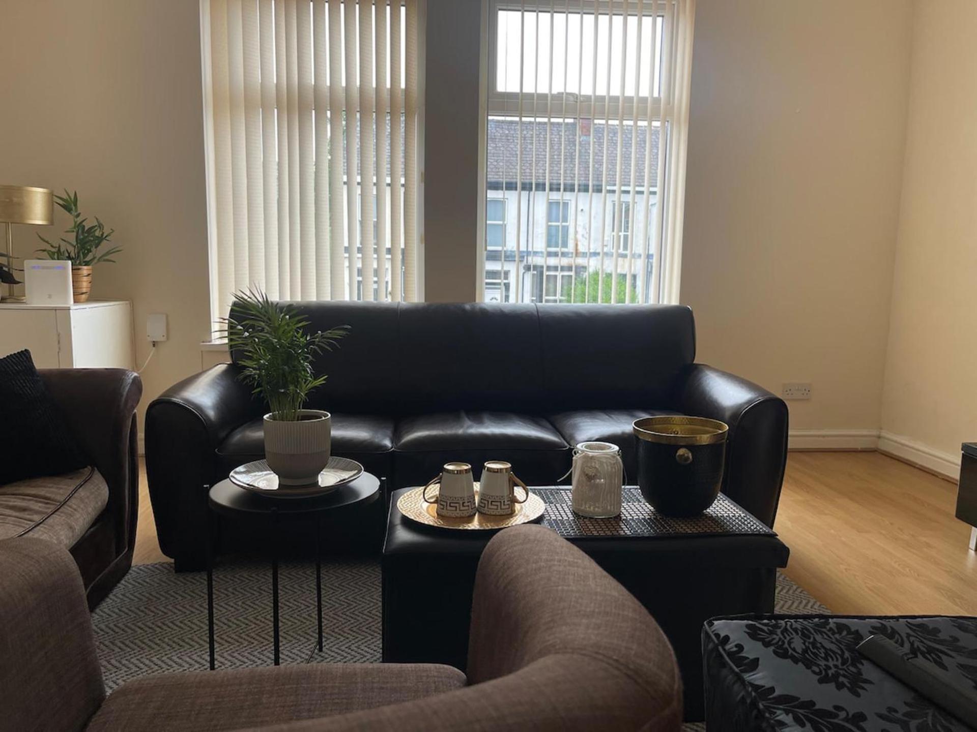 2-Bed Apartment - Sleeps 4 - Street Parking - Wifi Μάντσεστερ Εξωτερικό φωτογραφία