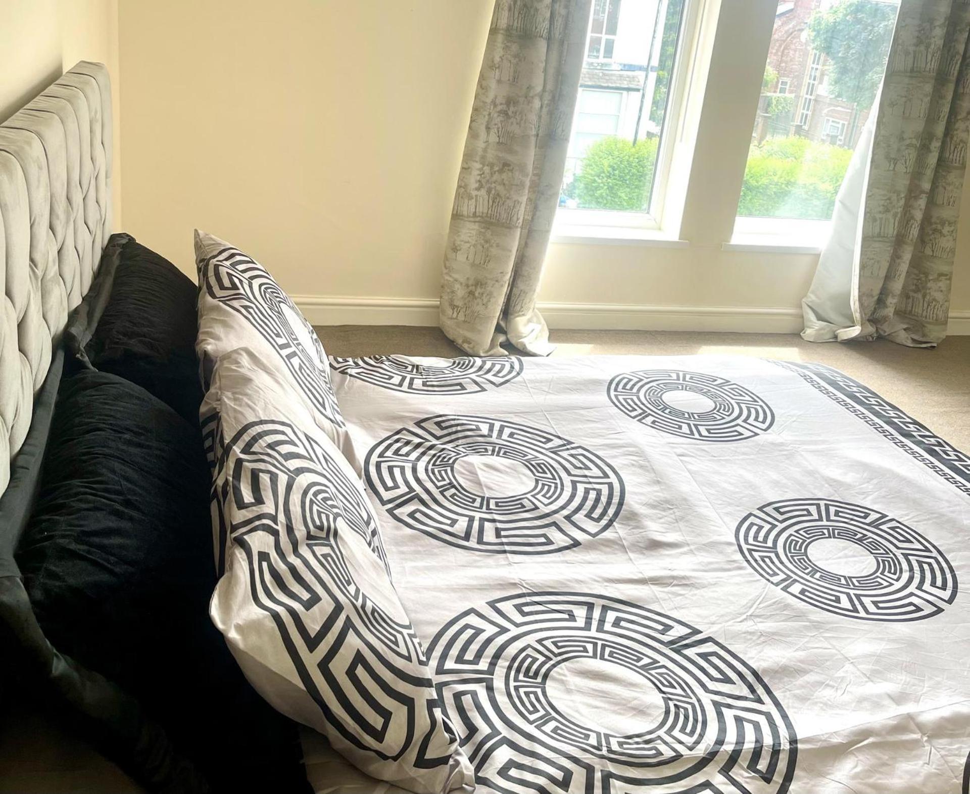 2-Bed Apartment - Sleeps 4 - Street Parking - Wifi Μάντσεστερ Εξωτερικό φωτογραφία