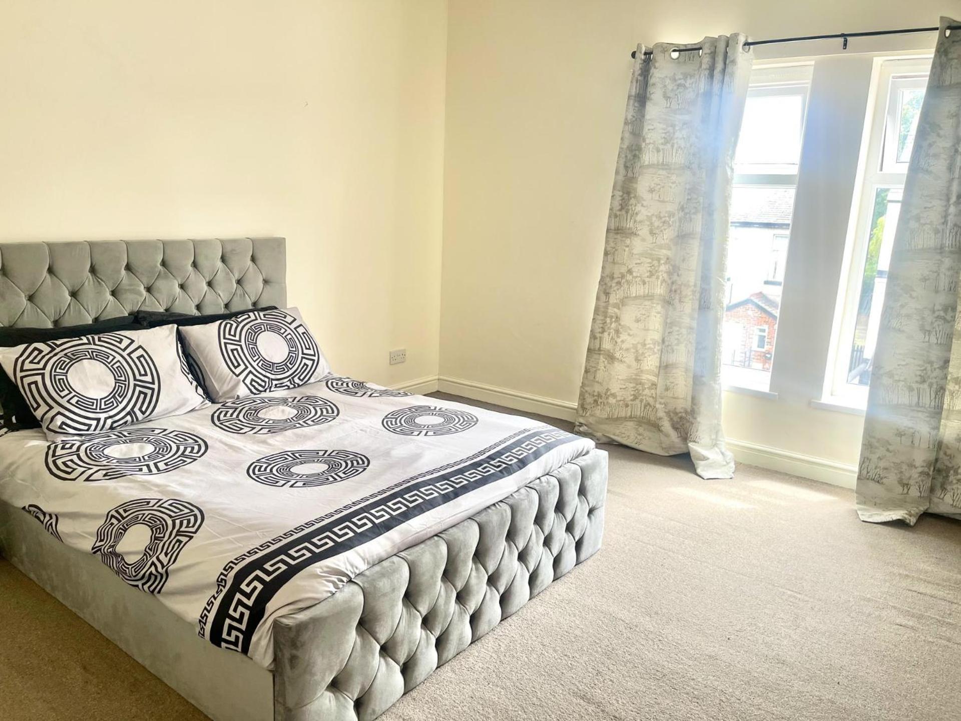 2-Bed Apartment - Sleeps 4 - Street Parking - Wifi Μάντσεστερ Εξωτερικό φωτογραφία